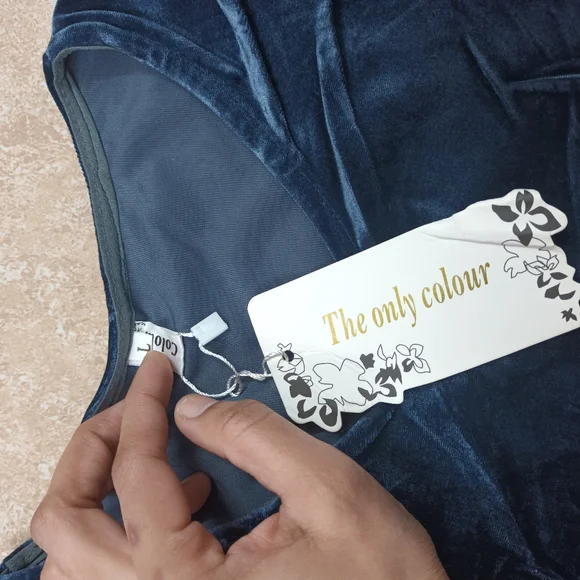 Velvet designer dress...condition new.. - Picture 7 of 8